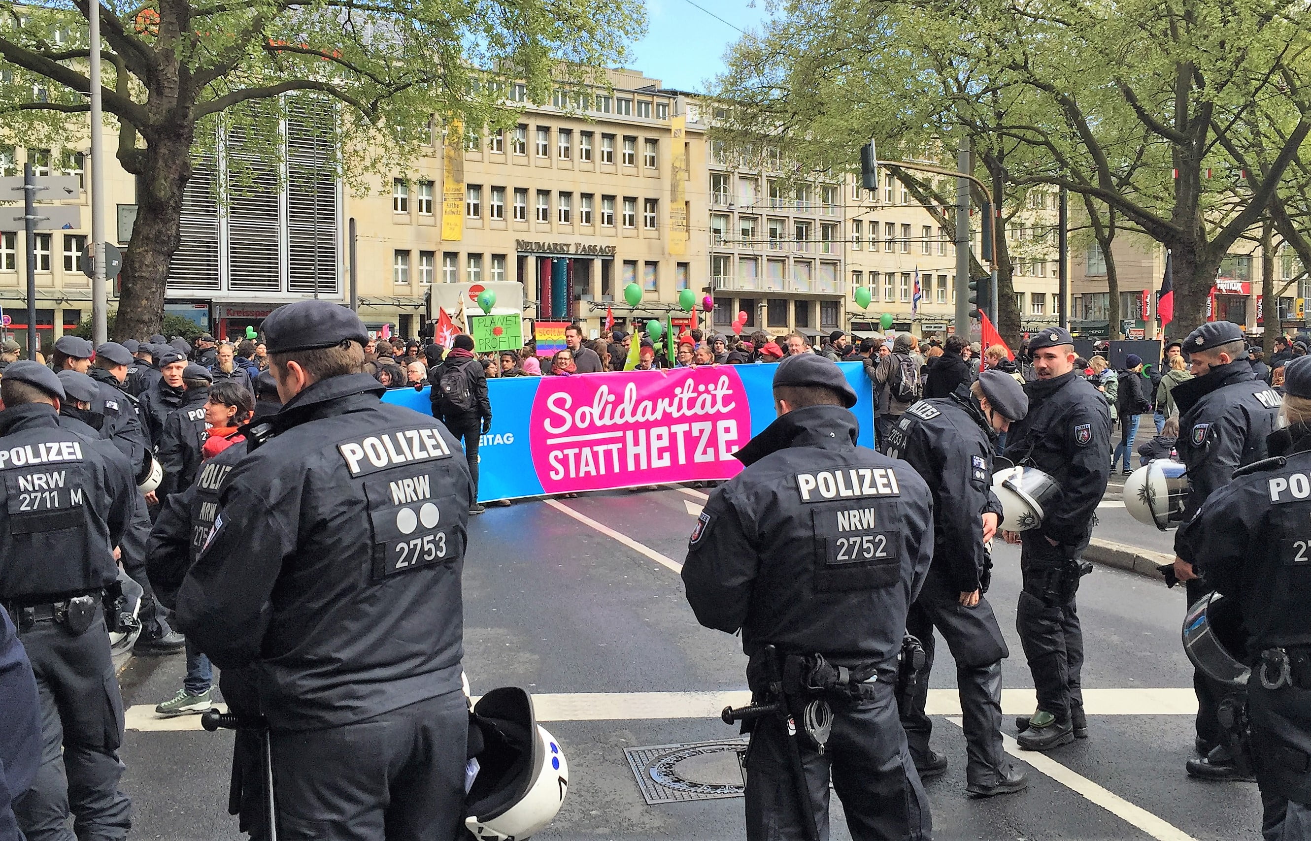 Silvester 2017 18 Koln Gegen Rechts Will Gegen Die Polizei Vorgehen Philosophia Perennis