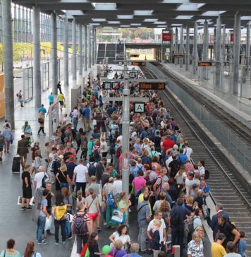 „Was wäre passiert, hätte ein Deutscher eine Flüchtlingsfrau samt Sohn in ein Gleisbett gestoßen?“