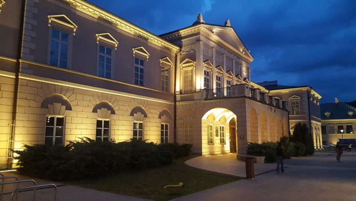 1280px-Der_Lubomirski-Palast_in_Lublin_-_der_Sitz_der_Universität