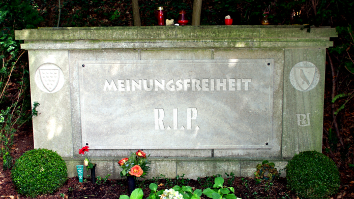 Grab der Meinungsfreiheit Meinungsfreiheit und -vielfalt wurden zu Grabe getragen