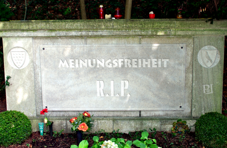 Meinungsfreiheit, digitale Filter und die Gefahr einer stillen Meinungsdiktatur Meinungsfreiheit und -vielfalt wurden zu Grabe getragen