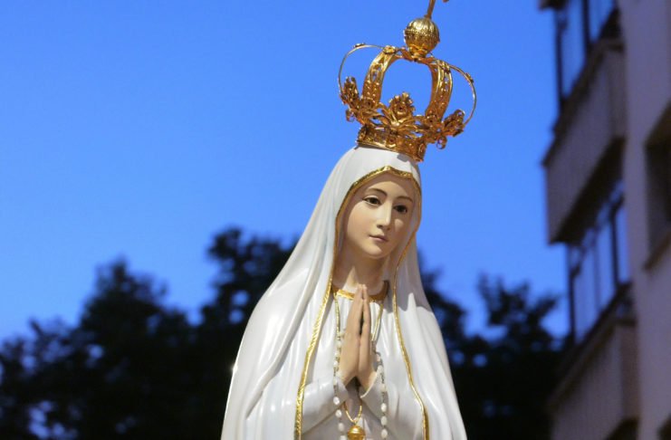 Berlin bekennt sich zu Maria: Große Lichterprozession mit Bischof Eleganti zum Brandenburger Tor