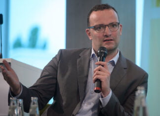 „Schlimmste Bretter gezogen“: Jens Spahn geht gegen Ski Aggu vor
