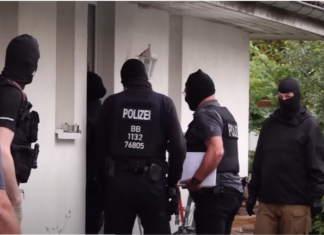 Hausdurchsuchung als Waffe