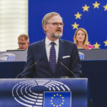 Tschechiens EU-hörige Regierung übersteht Misstrauensvotum – doch die Skandale holen sie ein