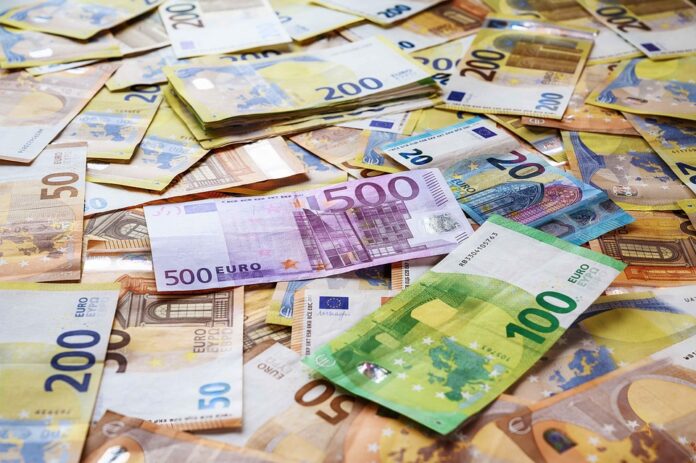 banknotes-7850299_960_720