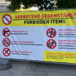 Berlin: „Mann“ beißt Gastwirt ein Stück der Wange ab