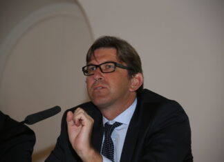 Staatsminister Weimer verkauft den Zugang zur Bundesregierung