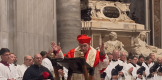 Krieg gegen Satan: Kardinal hält Exorzismusgebet im Petersdom