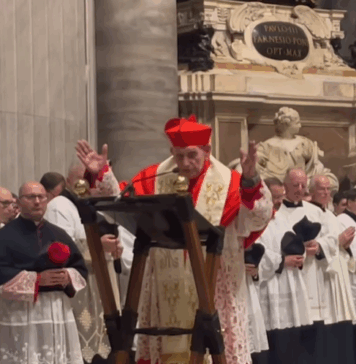 Krieg gegen Satan: Kardinal hält Exorzismusgebet im Petersdom