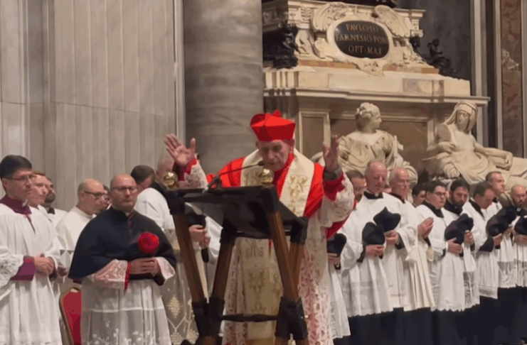 Krieg gegen Satan: Kardinal hält Exorzismusgebet im Petersdom