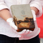 Hausdurchsuchung – Freiheitsberaubung – Diktatur – Krieg