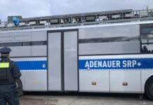 „Adenauer-Bus“ in Gießen: Arbeitet die Polizei mit den Linksextremen zusammen?
