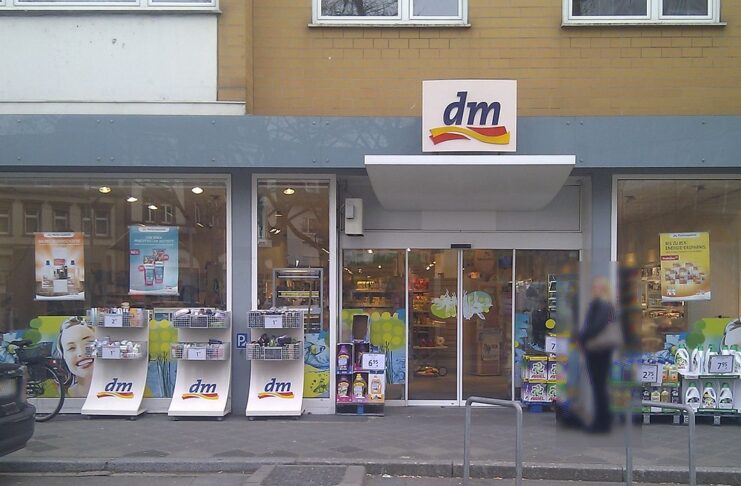 dm-Drogeriemarkt-Chef: Auch mit AfD sprechen!