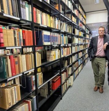 Hunderte Wissenschaftler setzen sich für Bibliothek des Konservatismus ein