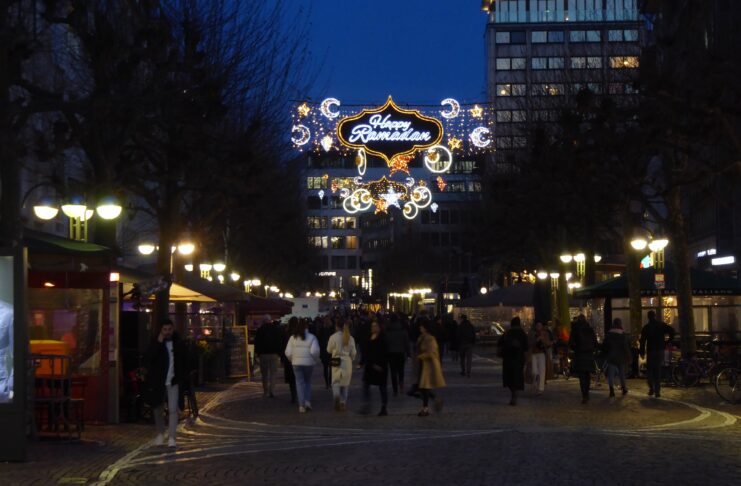 Ramadan-Beleuchtung in Frankfurt a. M.: Koran wichtiger als Grundgesetz