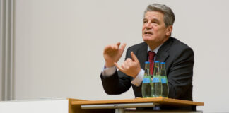 Herr Gauck, lernen Sie von den Ostdeutschen „wie Demokratie geht“!