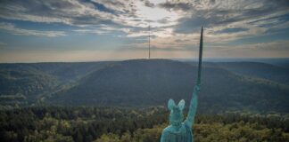 Der abgewetzte Kampfbegriff „unsere Demokratie“ im Shredder