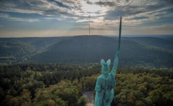 Der abgewetzte Kampfbegriff „unsere Demokratie“ im Shredder