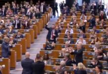 Jubel im EU-Parlament: Brandmauer gefallen, strengere Abschieberegeln