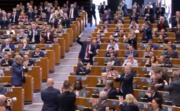 Jubel im EU-Parlament: Brandmauer gefallen, strengere Abschieberegeln