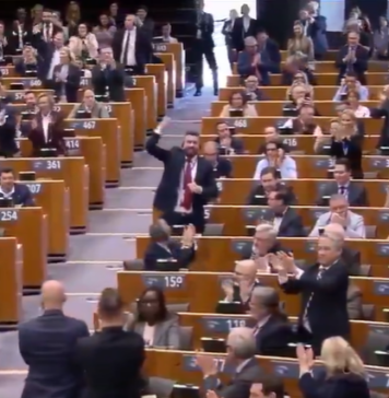 Jubel im EU-Parlament: Brandmauer gefallen, strengere Abschieberegeln