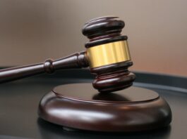 Nicht-binäre Person scheitert mit Klage gegen Bewerbungsabsage