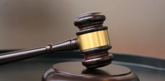 Nicht-binäre Person scheitert mit Klage gegen Bewerbungsabsage