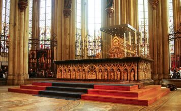 Gotteshaus oder Museum? Eintritt für den Kölner Dom und die Krise der Kirche