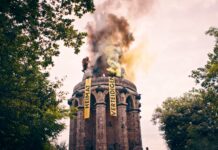 „Wir besetzen das Hermannsdenkmal“ – Identitäre protestieren gegen Windpark im Teutoburger Wald
