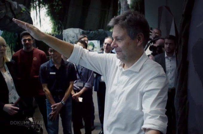 Habeck zeigt Hitlergruß