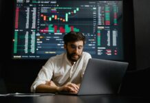 Künstliche Intelligenzen im Netz: fehlerhaft und manipulativ
