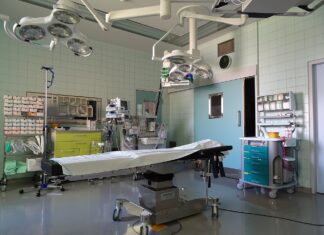 Weil das Kind nicht perfekt war: Leihmutter verweigerte Abtreibung – jetzt wird sie verklagt