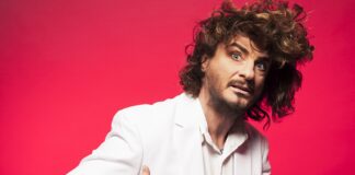 Kay Ray: „Kunst muss frei sein“ – Das große Interview über Humor, Zensur und Deutschland