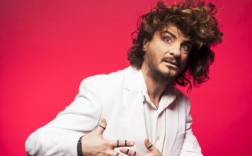 Kay Ray: „Kunst muss frei sein“ – Das große Interview über Humor, Zensur und Deutschland