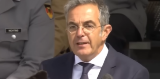 Rekrutengelöbnis: Navid Kermani ruft Bundeswehrsoldaten zur Befehlsverweigerung auf