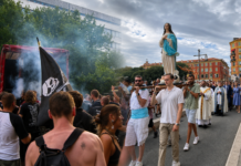 Während Bayern Mariä Himmelfahrt feiert, zelebriert Berlin eine „Fuckparade“