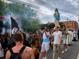 Während Bayern Mariä Himmelfahrt feiert, zelebriert Berlin eine „Fuckparade“