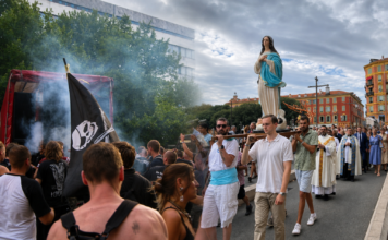 Während Bayern Mariä Himmelfahrt feiert, zelebriert Berlin eine „Fuckparade“