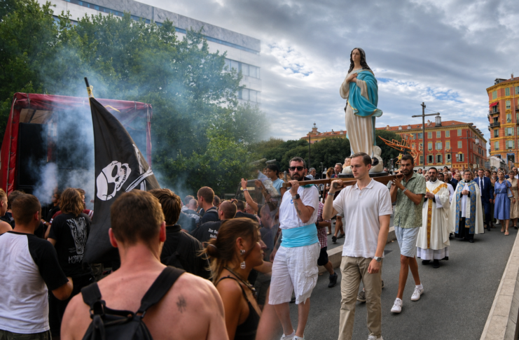 Während Bayern Mariä Himmelfahrt feiert, zelebriert Berlin eine „Fuckparade“