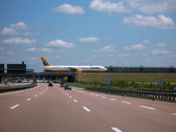 Leipzig-Halle_Airport_Condor