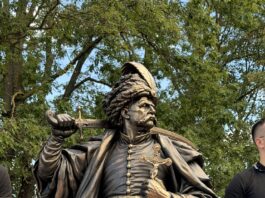 Wien will seinen Befreier nicht: Patrioten stellen Sobieski-Statue auf dem Kahlenberg auf