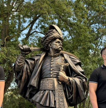 Wien will seinen Befreier nicht: Patrioten stellen Sobieski-Statue auf dem Kahlenberg auf