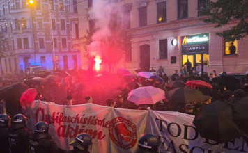 So beginnt der Wahlsonntag: Deutschlandfahnen unerwünscht, vermummte „Antifa“ extrem aggressiv