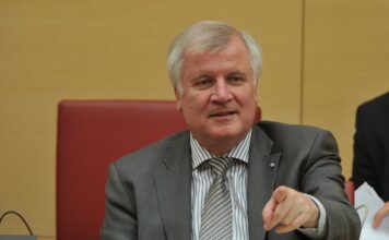 Seehofer lässt Merz fallen: Vernichtendes Urteil über den Kanzler