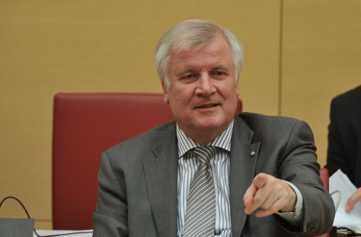 Seehofer lässt Merz fallen: Vernichtendes Urteil über den Kanzler