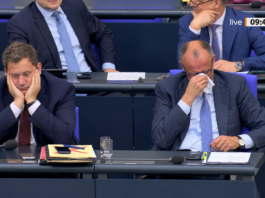 Der große Kladderadatsch: Wenn ein morsches politisches System sein Ende nicht wahrhaben will